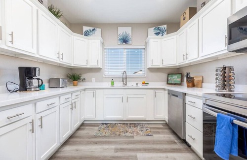 Ridgecrest Apartment | Peaceful Escape - 4 Bathrooms!