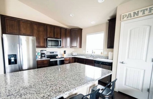 Colorado Springs House | Peaceful Family Retreat | Clean | Modern | 4 Bed