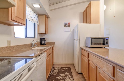 Maalaea Condo | Peaceful garden view condo steps from Sugar Beach