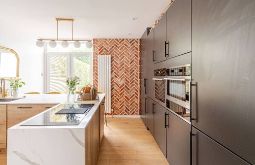 Brighton House | Peaceful Getaway - 10 minutes’ walk to the Beach.