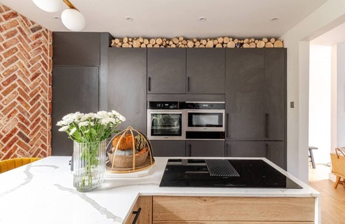 Brighton House | Peaceful Getaway - 10 minutes’ walk to the Beach.