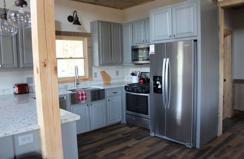 Blue Ridge House | Peaceful getaway 6 mins to downtown! 3 Fireplaces! King on each level!n