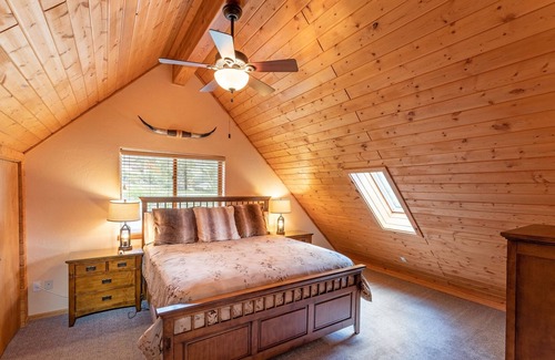 Grand Lake Cabin | Peaceful Getaway for Making Memories! Near RMNP and 2 Mi to Grand Lake!