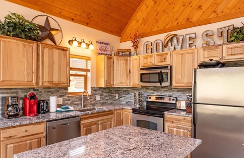 Grand Lake Cabin | Peaceful Getaway for Making Memories! Near RMNP and 2 Mi to Grand Lake!