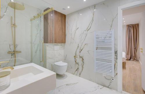 Porte-Saint-Martin Apartment | Peaceful Getaway near Marais - with AC