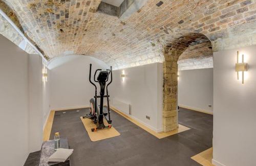 Porte-Saint-Martin Apartment | Peaceful Getaway near Marais - with AC