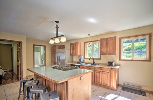 Wells Cottage | Peaceful Getaway w/ Lake Access Near Hiking!