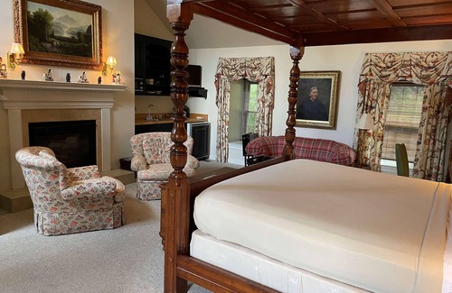 Montchanin House | Peaceful Historic Inn close to Wilmington - Antiques - Spa -Farm to Table Dining