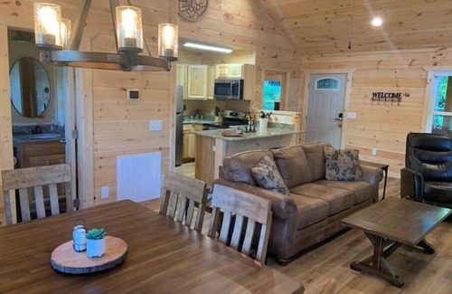 Bryson City Cabin | Peaceful/Hot Tub/Firepit/Minutes 2 Deep Creek & Town/Deck w/Rockers
