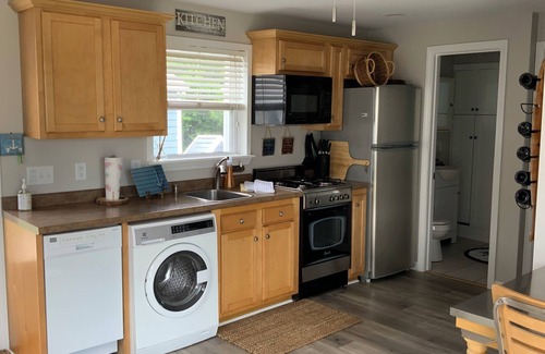 South Kingstown Cottage | Peaceful, impeccable Cottage with a walk to private beach.