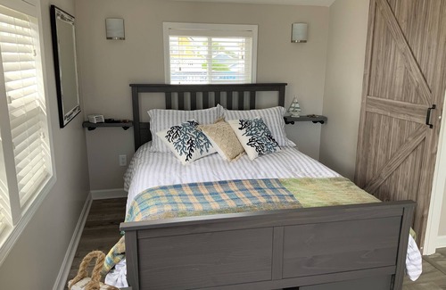 South Kingstown Cottage | Peaceful, impeccable Cottage with a walk to private beach.
