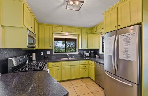 La Hacienda Estates House | Peaceful Lakeview Home, Family sized!
