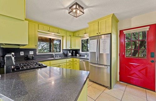 La Hacienda Estates House | Peaceful Lakeview Home, Family sized!