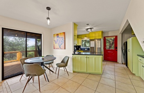 La Hacienda Estates House | Peaceful Lakeview Home, Family sized!