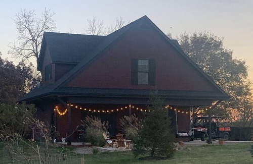 Easley House | Peaceful loft nested in Missouri's countryside BRAND NEW UNIT!