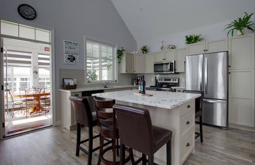 Okanagan-Similkameen House | Peaceful, Modern Lake Cottage/A Sunny Retreat @ The Cottages on Osoyoos Lake π