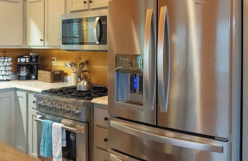Blue Ridge Cabin | Peaceful Mountain Retreat- Sunrise Views, Pet-Friendly, Serene Escape-Private