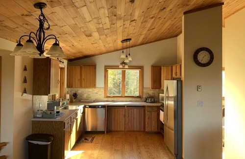 Thornton Ski Chalet | Peaceful Mountain View 4 Bedroom Chalet