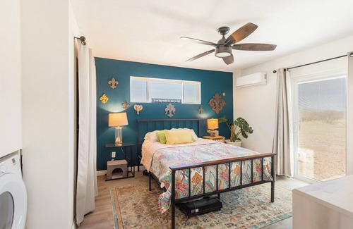 Hereford Other | Peaceful Off-Grid Getaway, Modern Comfort in the Desert
