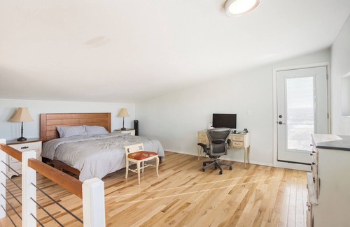 Hereford Other | Peaceful Off-Grid Getaway, Modern Comfort in the Desert