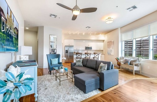 Central Business District Hotel | Peaceful Penthouse in Downtown of NOLA