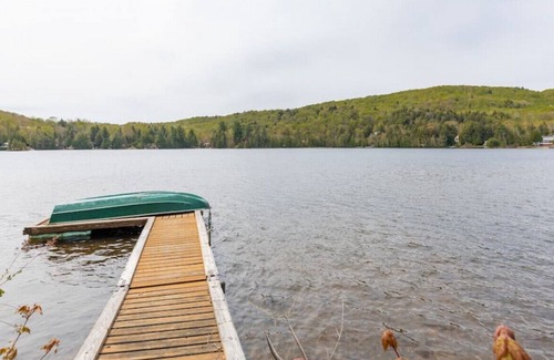 Rawdon House | Peaceful-private lakeside house
