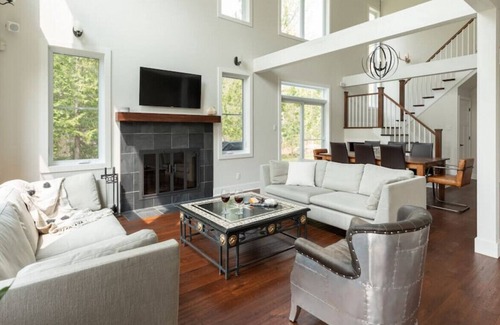 Rawdon House | Peaceful-private lakeside house