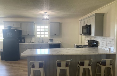 Metter Other | Peaceful, private country farmhouse w/large yard