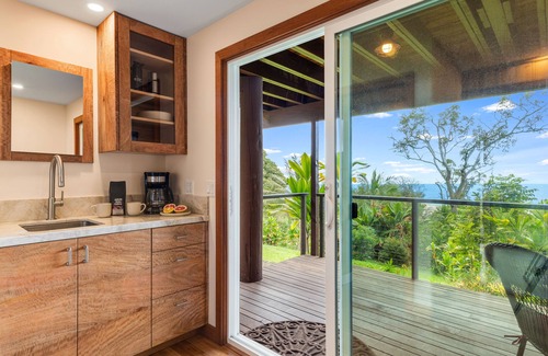 Kailua-Kona Apartment | Peaceful Private En-suite on Kona Coffee Farm