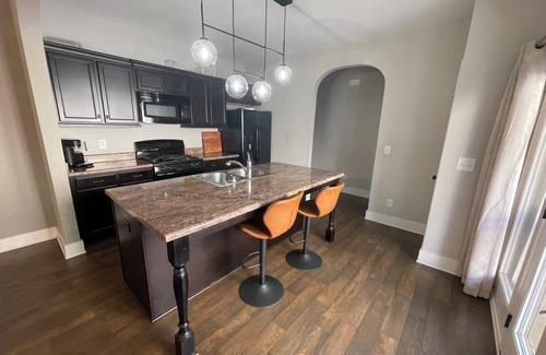 New Castle House | Peaceful Retreat Tucked Behind Private Gates