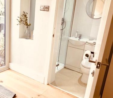 Falmouth House | Peaceful Scandi Garden room