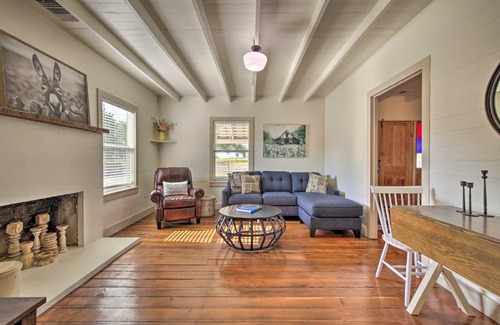 Schulenburg House | Peaceful Schulenburg Farmhouse with Fire Pit and Grill
