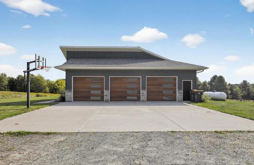 Hamburg House | Peaceful Secluded Wausau Retreat home