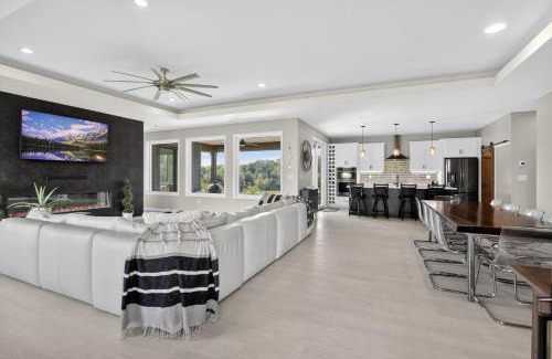 Hamburg House | Peaceful Secluded Wausau Retreat home