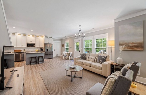 Acworth House | ~Peaceful & Serene~ Lake Nearby~ Lakepoint Close