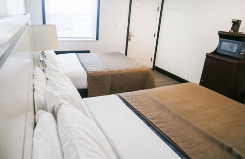 Ronks Hotel | Peaceful Stay near Rockvale Outlets w/Parking Available on Site
