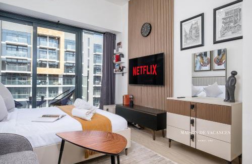 Nad Al Sheba Apartment | Peaceful Studio Getaway, 10 Mins from Dubai Mall