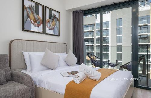 Nad Al Sheba Apartment | Peaceful Studio Getaway, 10 Mins from Dubai Mall