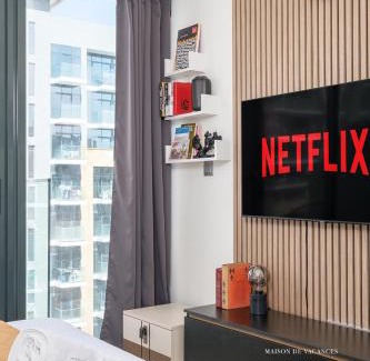 Nad Al Sheba Apartment | Peaceful Studio Getaway, 10 Mins from Dubai Mall