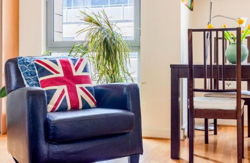 Lewisham Apartment | Peaceful Studio in Deptford, 5 mins DLR