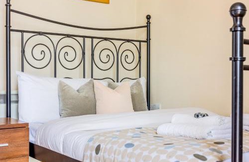 Lewisham Apartment | Peaceful Studio in Deptford, 5 mins DLR