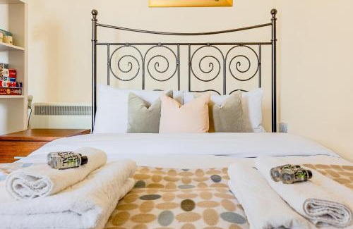 Lewisham Apartment | Peaceful Studio in Deptford, 5 mins DLR