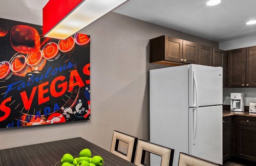 Las Vegas Condo | Peaceful Vegas 2 Bedroom, 2 Bathroom Condo, Sleeps 6