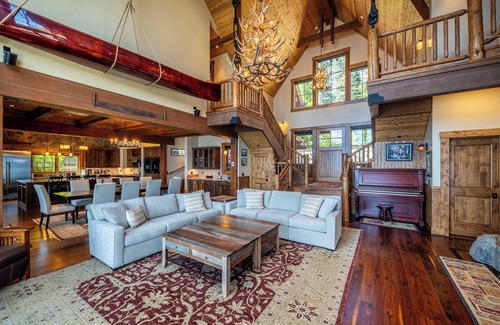 Tahoma House | Peaceful Waters by Hauserman Rentals