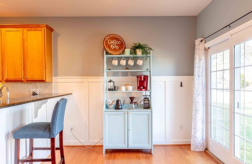 Ocean View House | Peaceful Weekdays, Fast Wi-Fi + Hot Tub, Beach Nearby!
