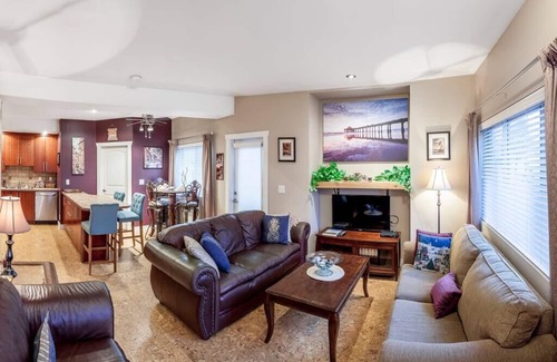 Okanagan-Similkameen House | Peaches & Wine Villa Penticton!