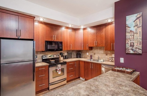 Okanagan-Similkameen House | Peaches & Wine Villa Penticton!