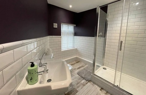 High Peak House | Peak District Stay Stylish for 2 | Pass the Keys