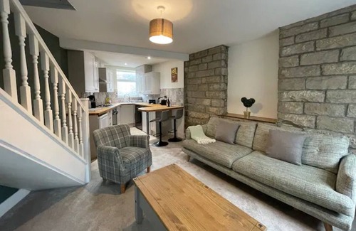 High Peak House | Peak District Stay Stylish for 2 | Pass the Keys
