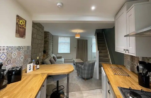 High Peak House | Peak District Stay Stylish for 2 | Pass the Keys
